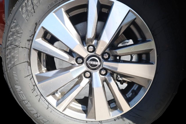Nissan Pathfinder Vehicle Image 03