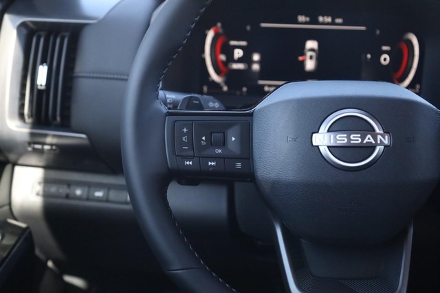Nissan Pathfinder Vehicle Image 10