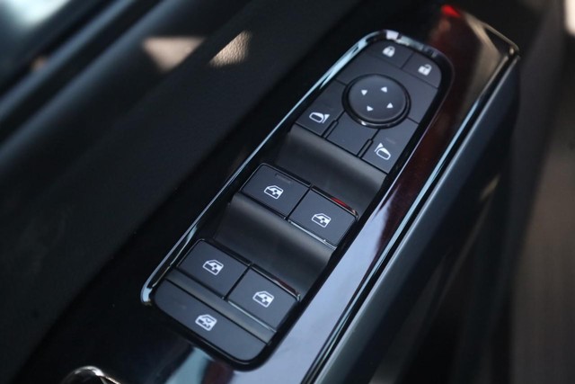 Nissan Pathfinder Vehicle Image 11