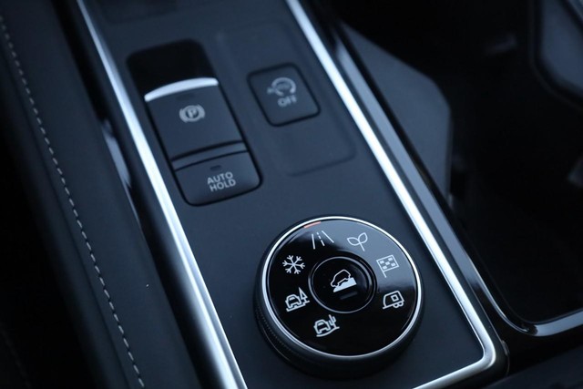 Nissan Pathfinder Vehicle Image 17