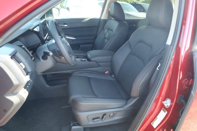 Nissan Pathfinder Vehicle Image 19