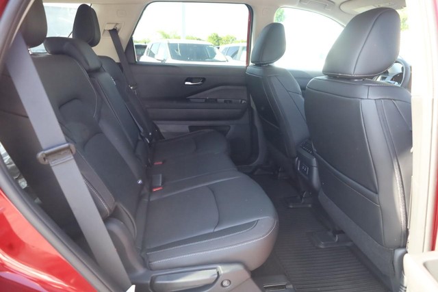Nissan Pathfinder Vehicle Image 21