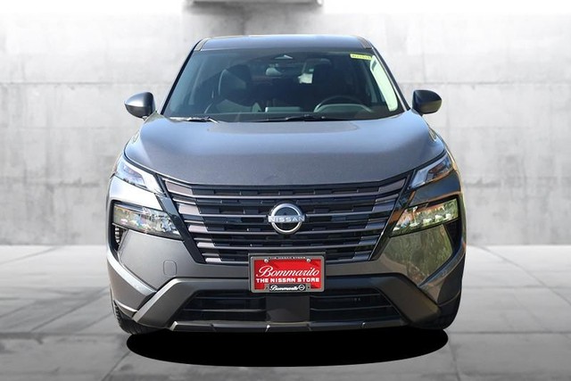 Nissan Rogue Vehicle Image 04
