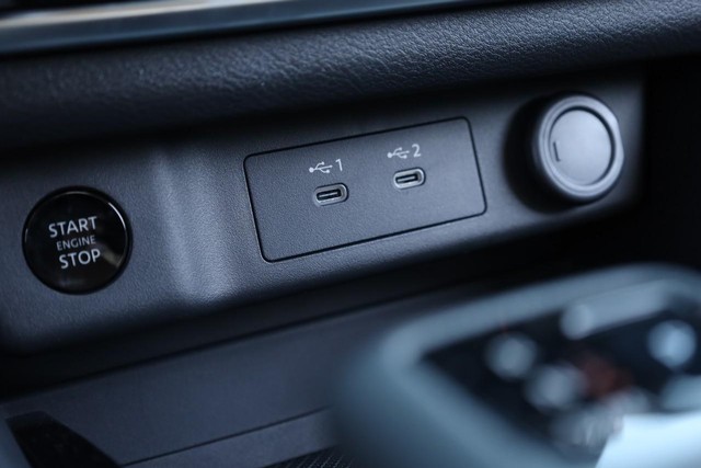 Nissan Rogue Vehicle Image 14