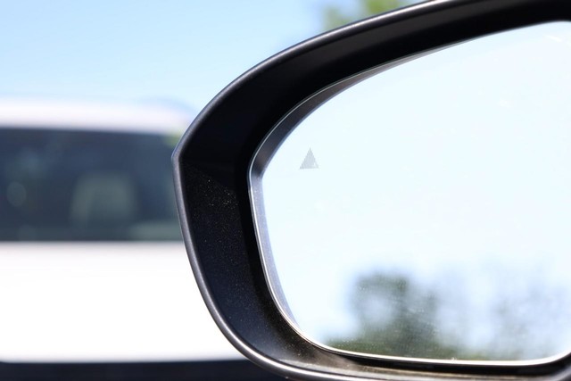 Nissan Rogue Vehicle Image 19