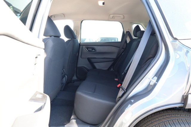 Nissan Rogue Vehicle Image 20