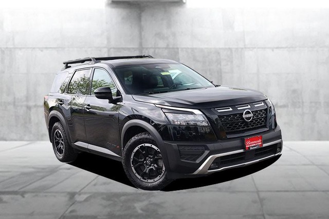 Nissan Pathfinder Vehicle Image 02