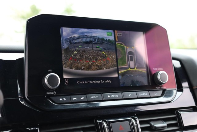 Nissan Pathfinder Vehicle Image 14