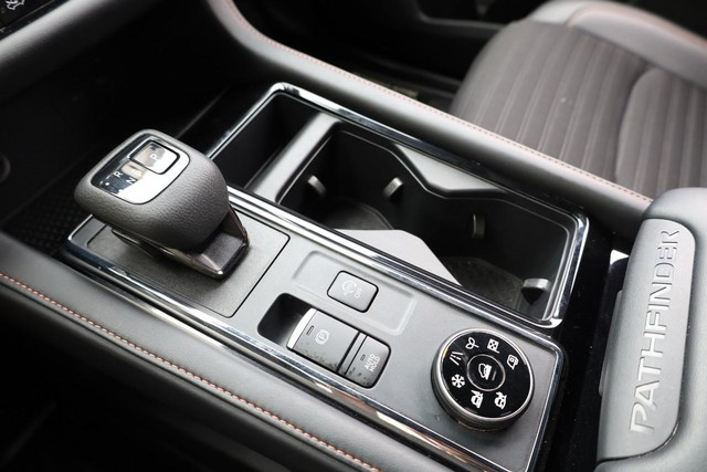 Nissan Pathfinder Vehicle Image 17