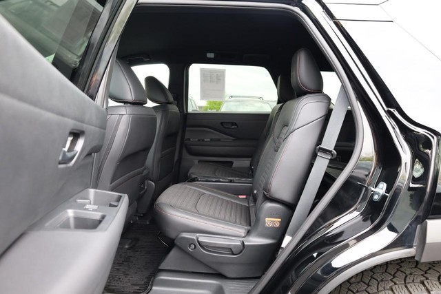Nissan Pathfinder Vehicle Image 22