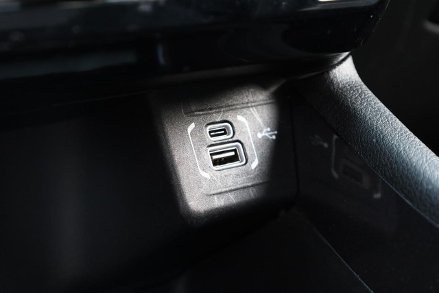 Jeep Compass Vehicle Image 16