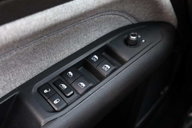 Jeep Compass Vehicle Image 19