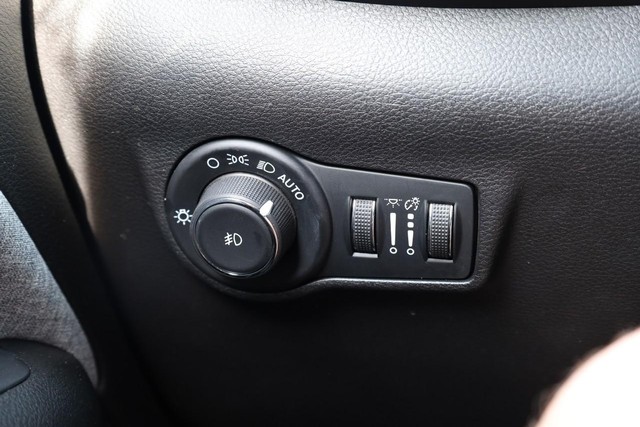 Jeep Compass Vehicle Image 20