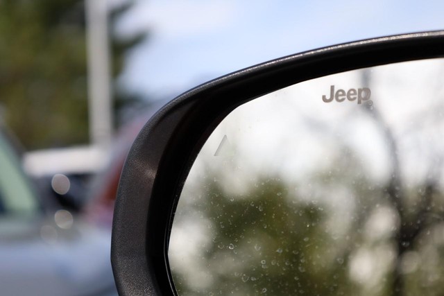 Jeep Compass Vehicle Image 21