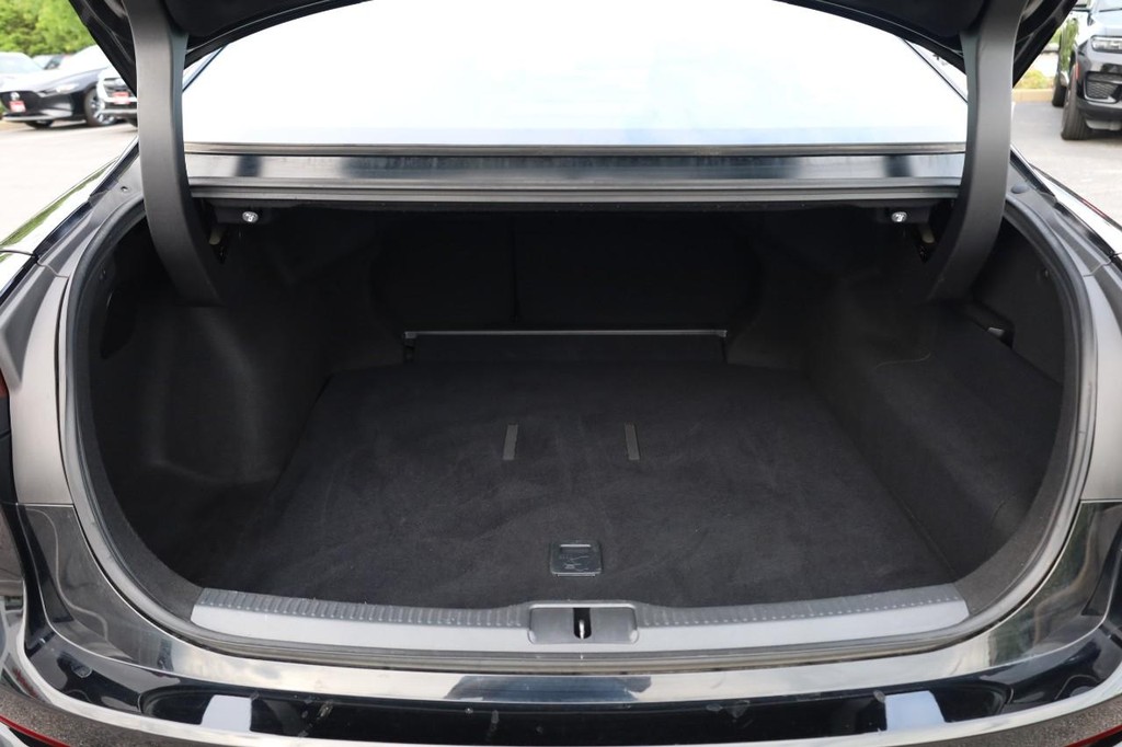 Toyota Crown Vehicle Full-screen Gallery Image 7