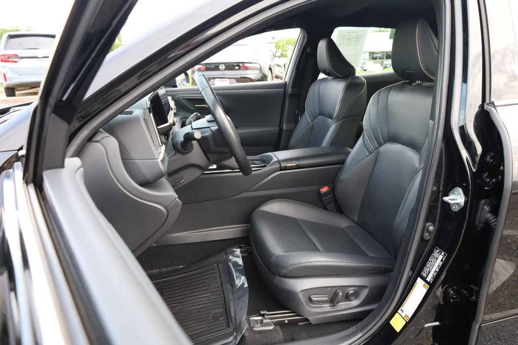 Toyota Crown Vehicle Full-screen Gallery Image 8