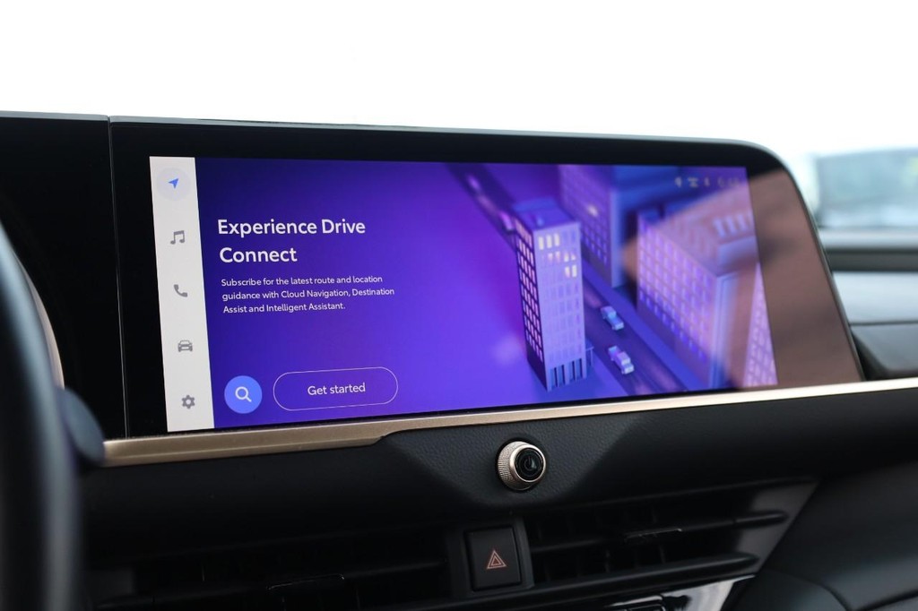 Toyota Crown Vehicle Full-screen Gallery Image 11