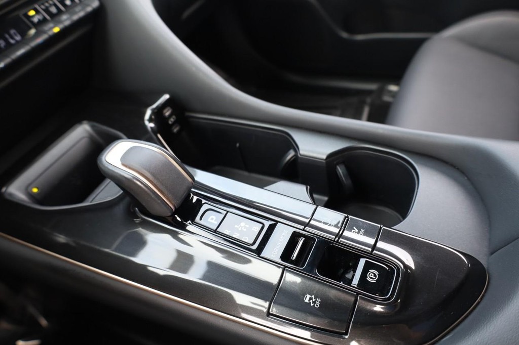 Toyota Crown Vehicle Full-screen Gallery Image 15