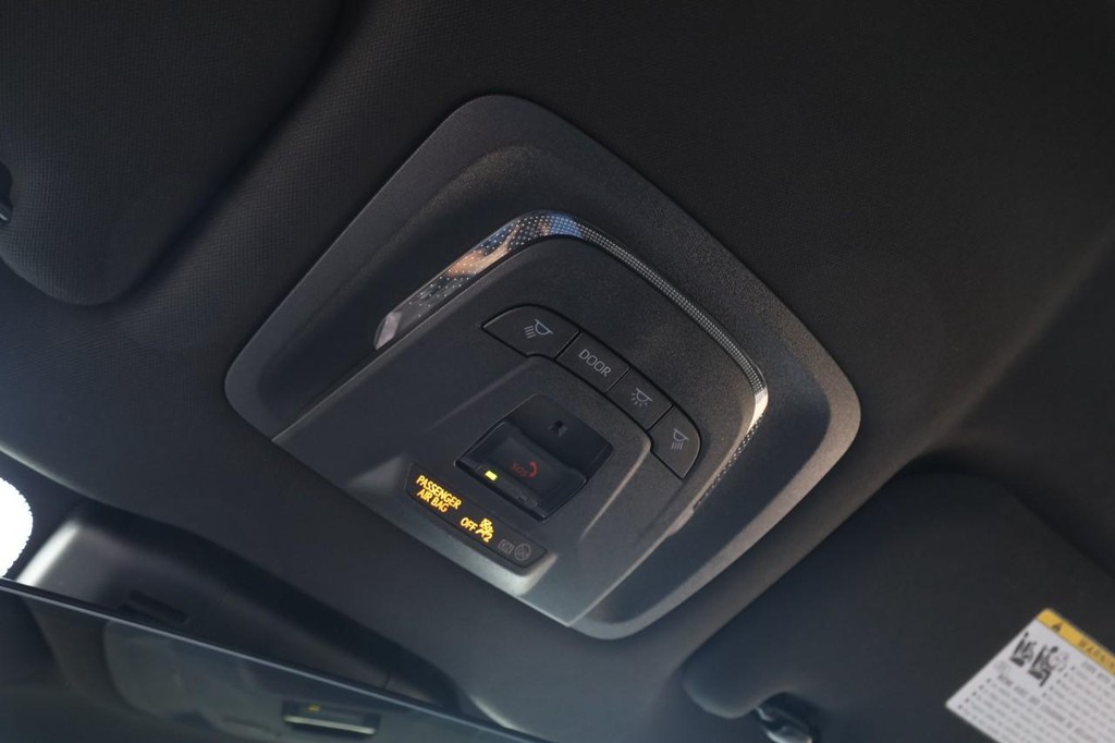 Toyota Crown Vehicle Full-screen Gallery Image 16