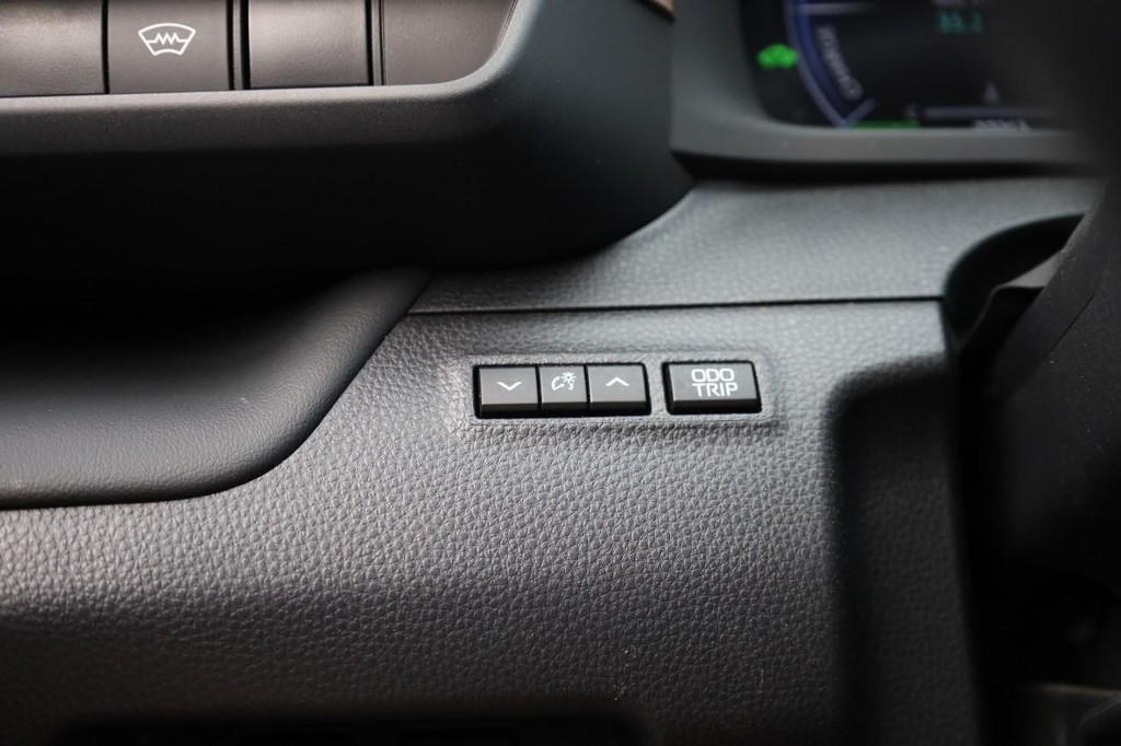 Toyota Crown Vehicle Full-screen Gallery Image 19