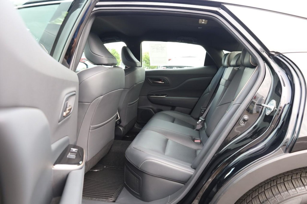 Toyota Crown Vehicle Full-screen Gallery Image 22