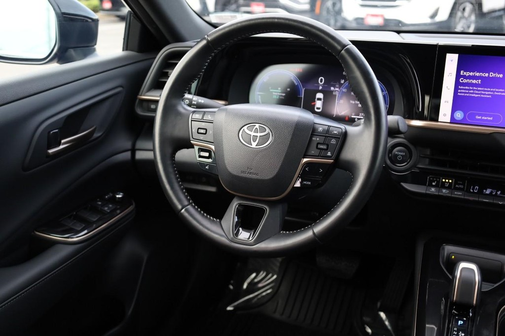 Toyota Crown Vehicle Full-screen Gallery Image 25