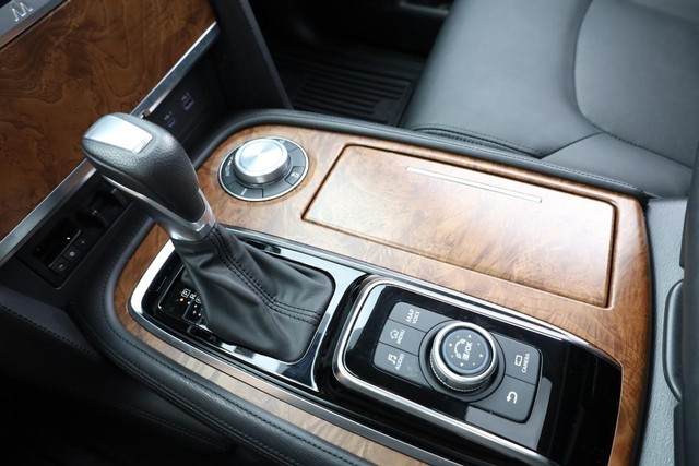 Nissan Armada Vehicle Image 19