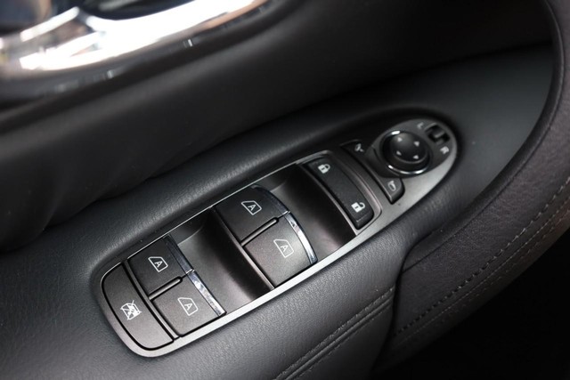 Nissan Armada Vehicle Image 21