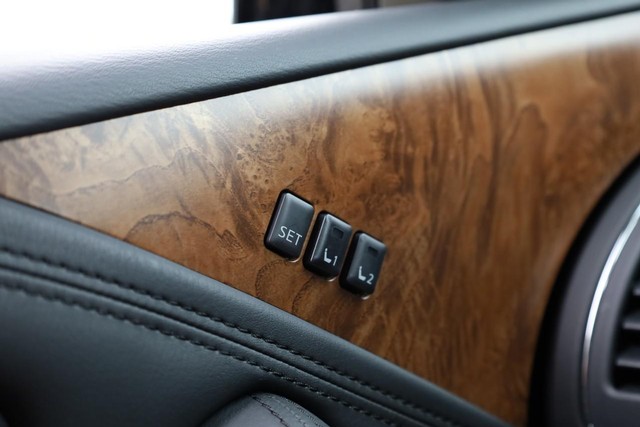 Nissan Armada Vehicle Image 22