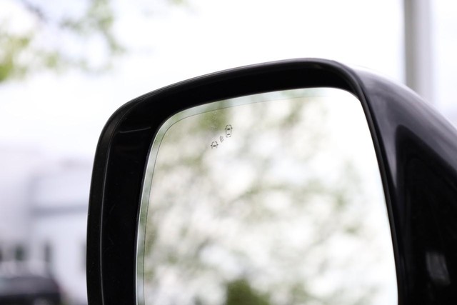 Nissan Armada Vehicle Image 24