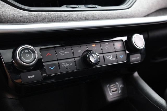 Jeep Compass Vehicle Image 13