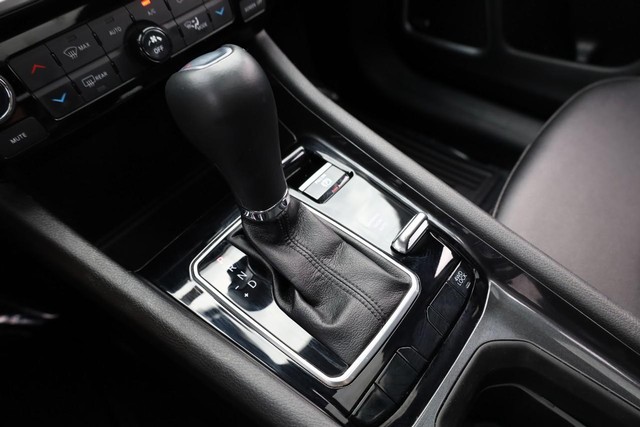 Jeep Compass Vehicle Image 15