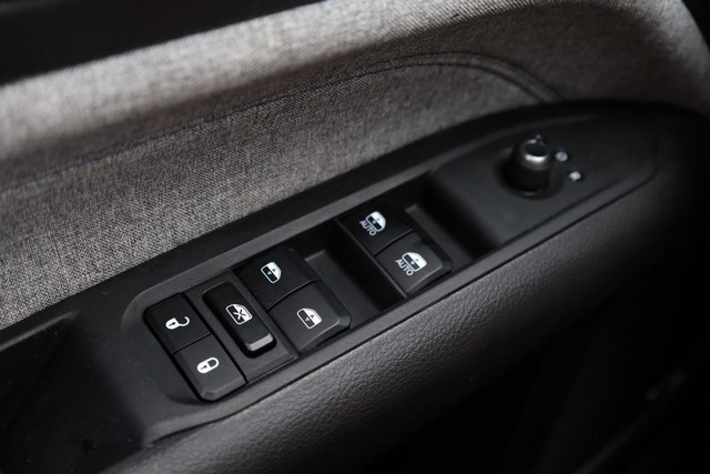Jeep Compass Vehicle Image 17