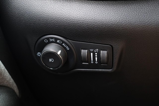 Jeep Compass Vehicle Image 18