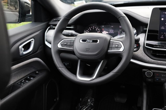 Jeep Compass Vehicle Image 23