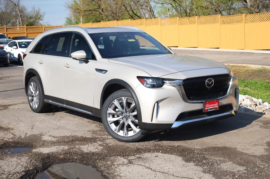 Mazda CX-90 Vehicle Full-screen Gallery Image 02