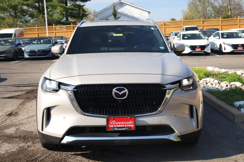 Mazda CX-90 Vehicle Full-screen Gallery Image 04