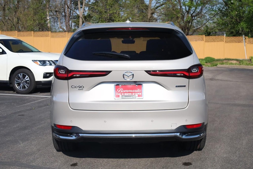 Mazda CX-90 Vehicle Full-screen Gallery Image 06