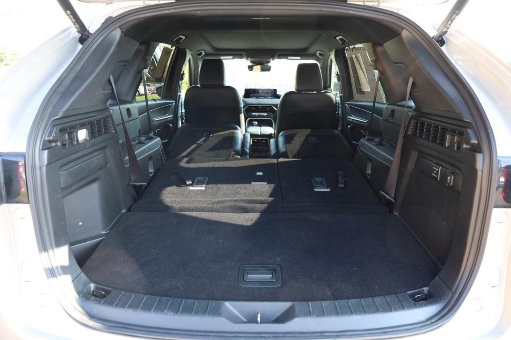 Mazda CX-90 Vehicle Full-screen Gallery Image 09