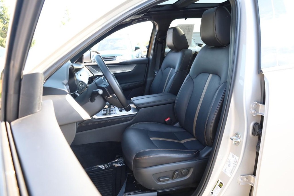 Mazda CX-90 Vehicle Full-screen Gallery Image 10