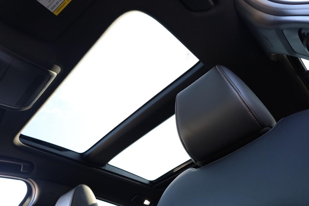 Mazda CX-90 Vehicle Full-screen Gallery Image 11