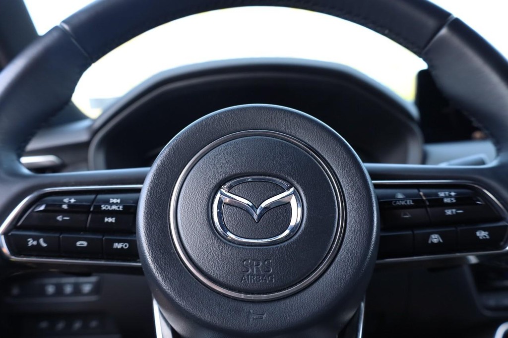Mazda CX-90 Vehicle Full-screen Gallery Image 13