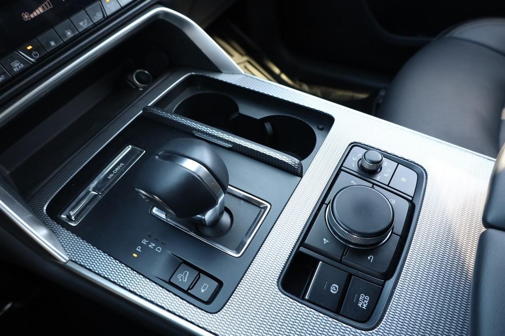 Mazda CX-90 Vehicle Full-screen Gallery Image 19