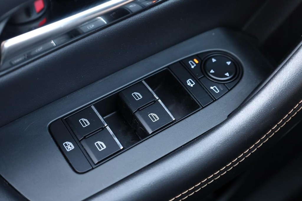 Mazda CX-90 Vehicle Full-screen Gallery Image 21