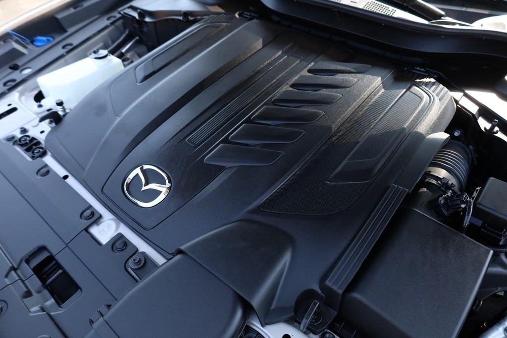 Mazda CX-90 Vehicle Full-screen Gallery Image 31