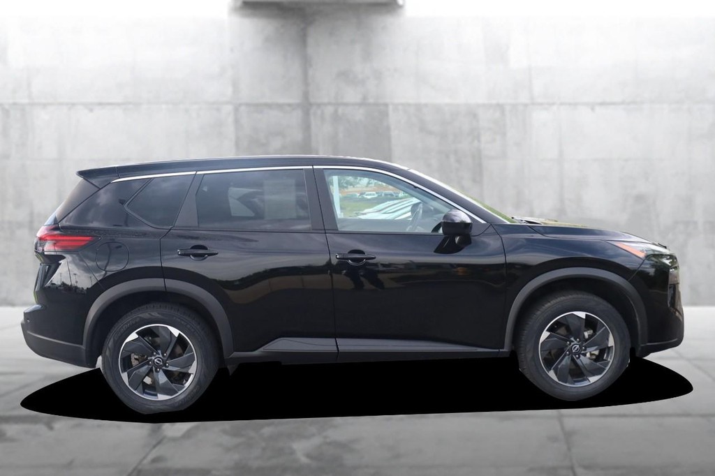 Nissan Rogue Vehicle Image 05
