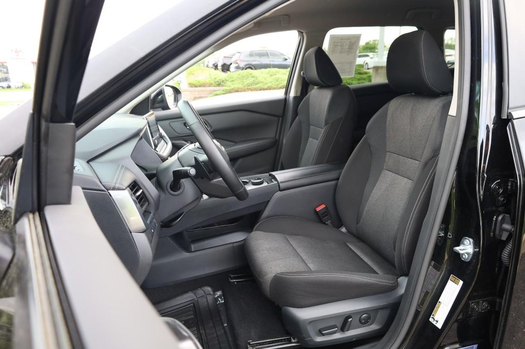 Nissan Rogue Vehicle Image 08