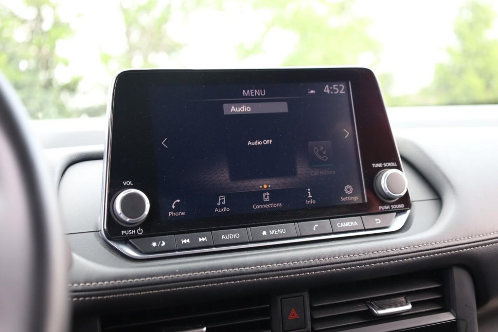 Nissan Rogue Vehicle Image 11