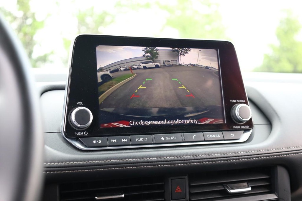 Nissan Rogue Vehicle Image 12