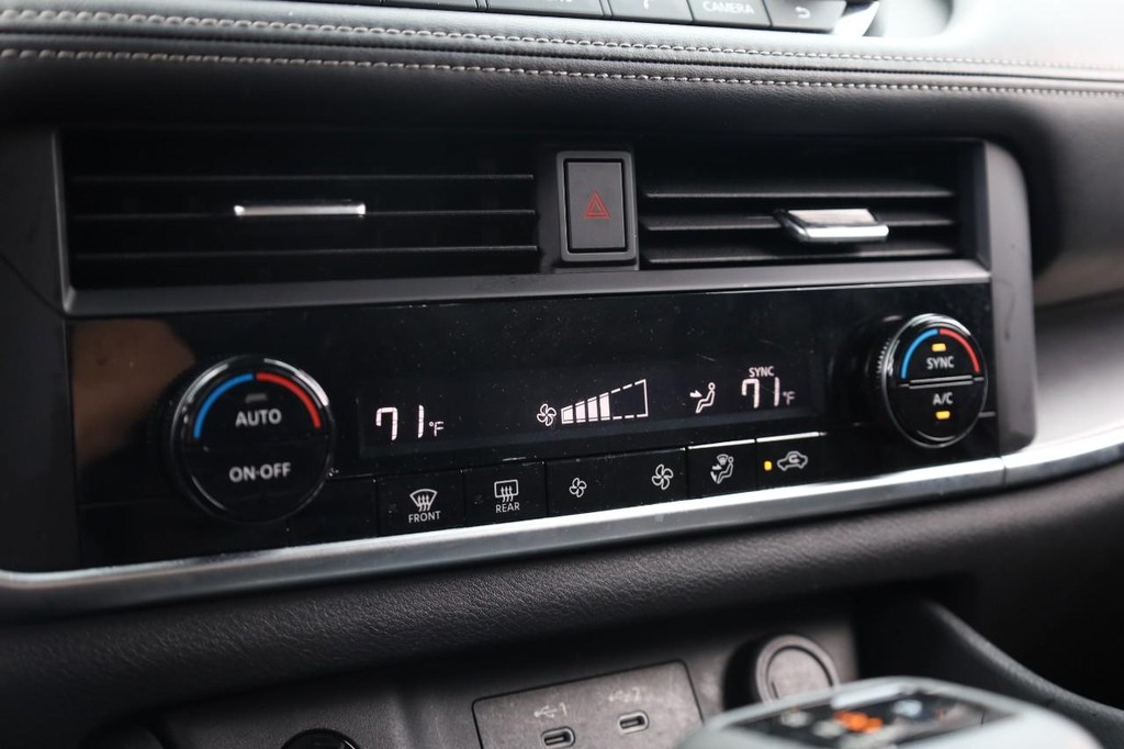 Nissan Rogue Vehicle Image 13